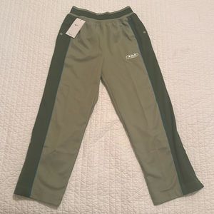 NWT LeBron Boys MEDIUM  basketball pants. Snaps at bottoms. Pockets.